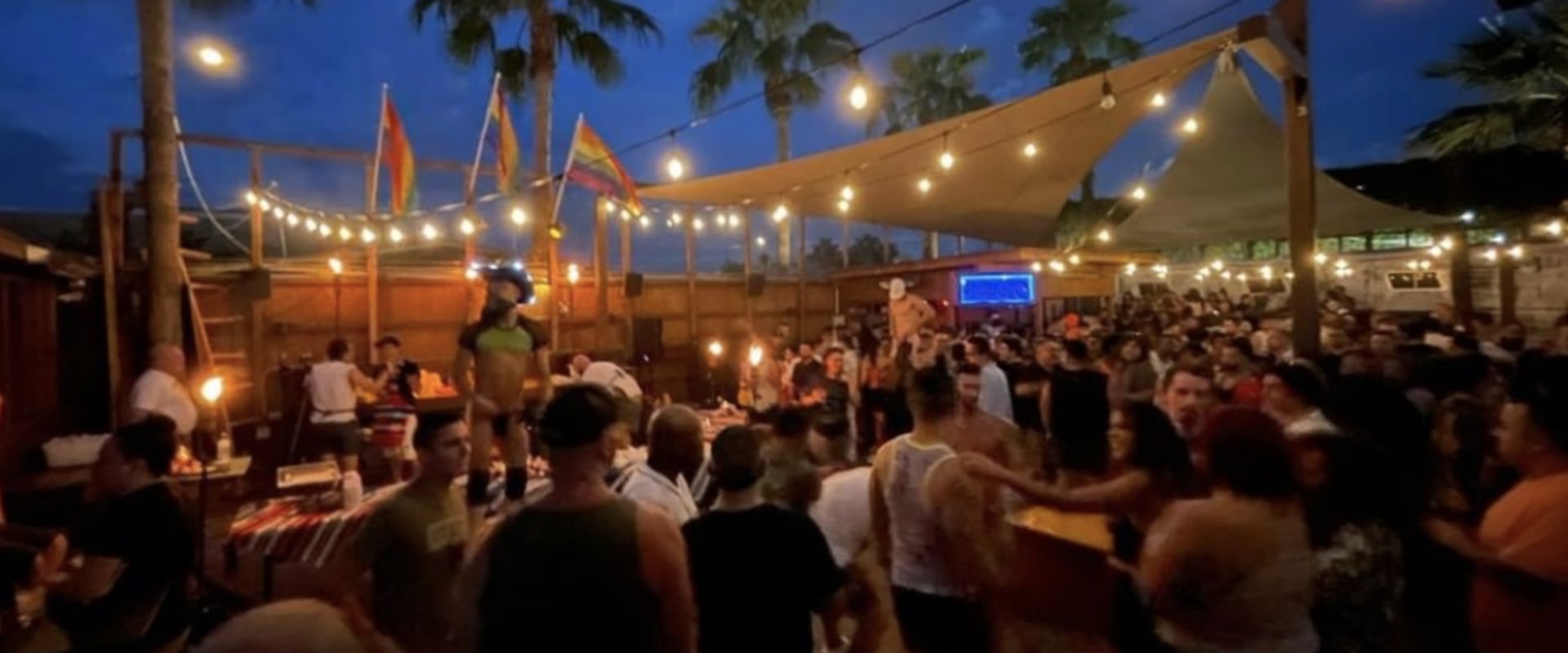 Are there any lgbtq+ friendly karaoke bars in maricopa county, arizona?